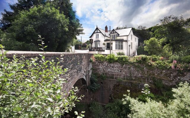 Newbridge on Usk
