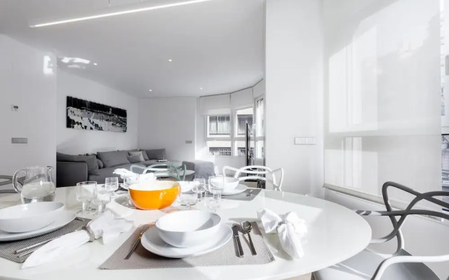 Velazquez Apartments by FlatSweetHome