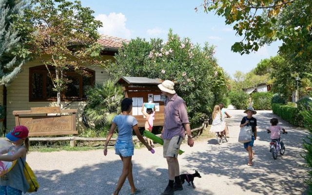 Comfortable Campsite-chalet G12 Tuscany Near sea