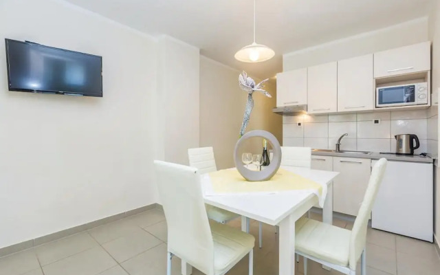 Amazing Home in Pinezici With Wifi and 2 Bedrooms