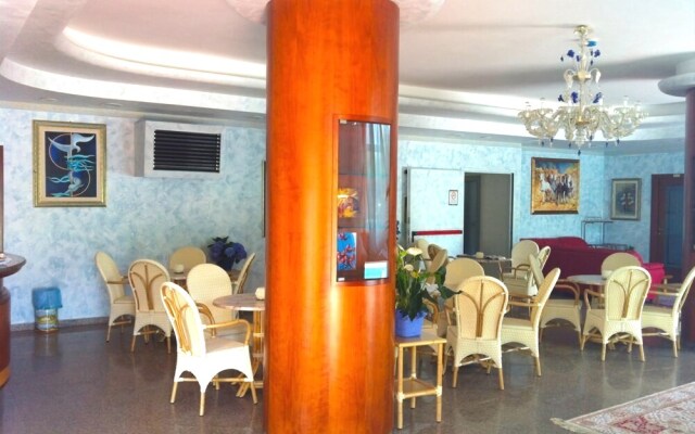 Hotel Holiday