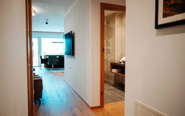 Large Apartment With Balcony & Terrace on Ski Slope
