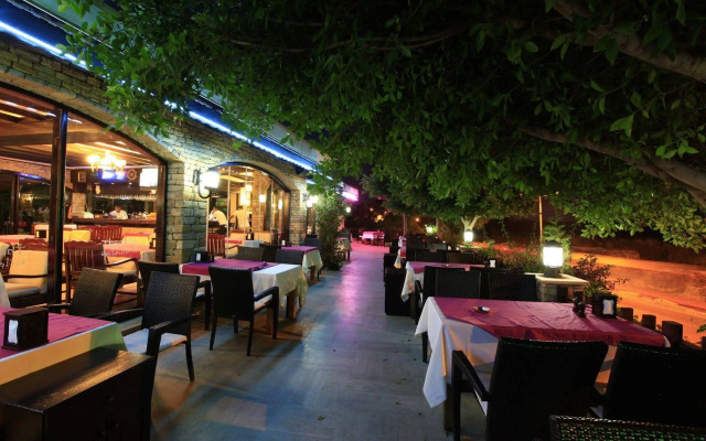Leda Beach Hotel