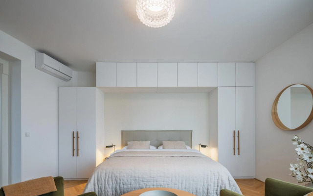 Sophisticated Apartment in Vinohrady by Prague Days