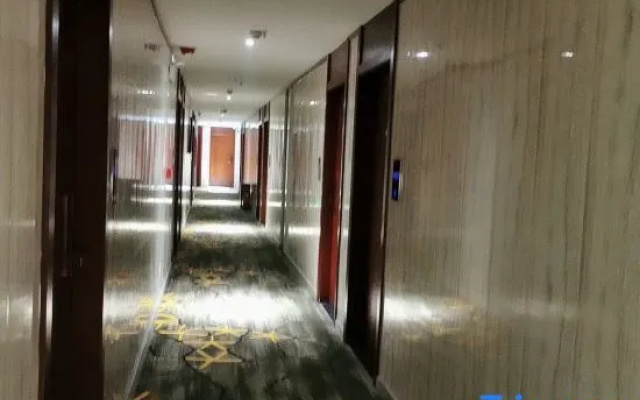 Hillman Light Luxury Hotel (Yueyang Taiyangqiao Branch)