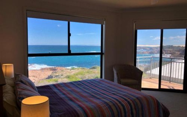 Ocean Views' 4 Ocean Street - air conditioned luxury with beautiful ocean views – Guest Rooms – Fishermans Bay