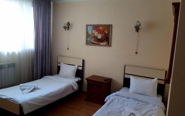 Azat Hotel