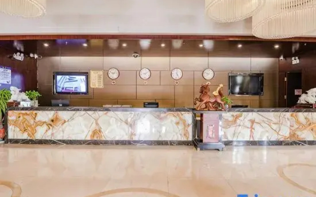 Luoshan Golden Sunshine Star Ji Hotel