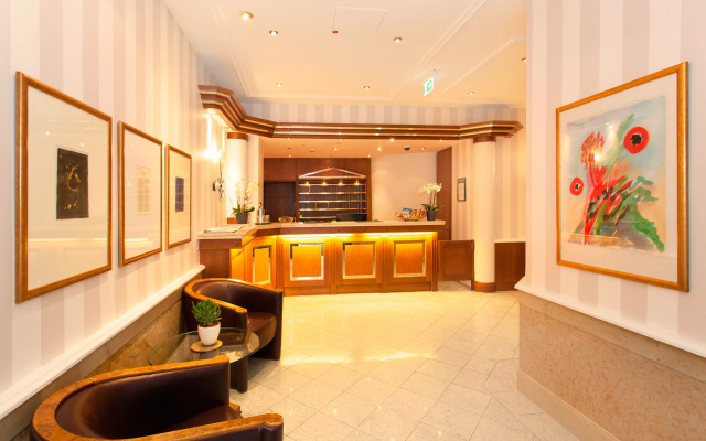 Star-Apart Hansa Hotel