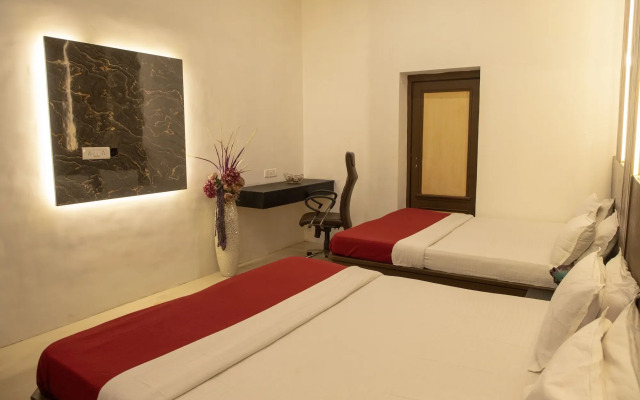 Empire Royale Hotel