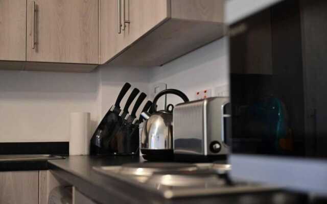 Livestay - Modern Spacious 2 Bed 2 Bath Apartment