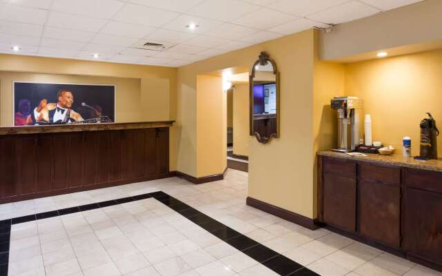 Super 8 by Wyndham Indianola
