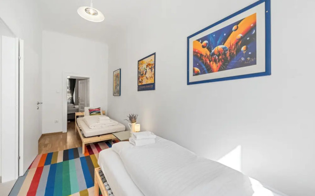 4ty3-Apartments Rochus-Market is calling