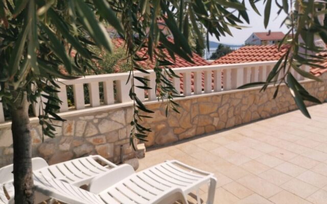 Holiday House Little Desire