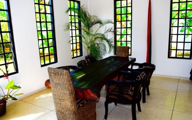 Madampe House by Tree