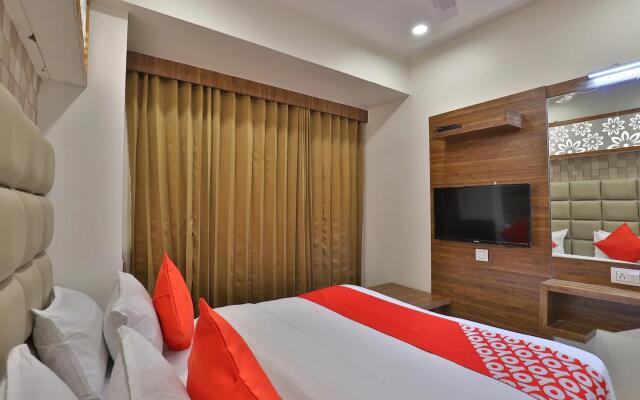 Royal King by Sky Stays Hotel
