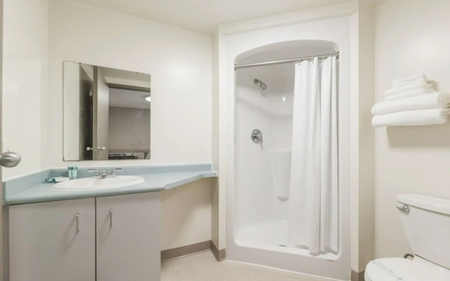 Residence & Conference Centre - Hamilton