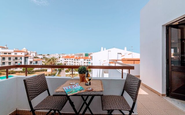 Holiday 1 Bed Apartment With Pool in Albufeira