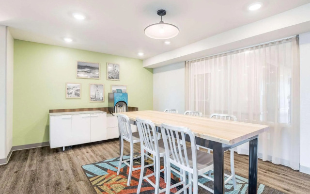 WoodSpring Suites Colton