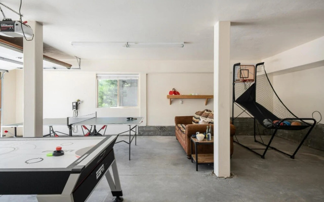 Golden Oak Rd - Moonridge