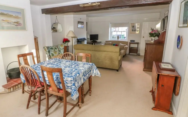 28 Oxborough