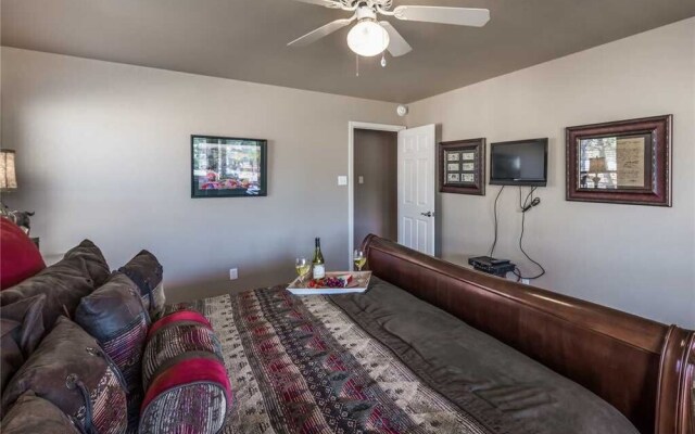 Bogie - Five Bedroom Cabin with Hot Tub