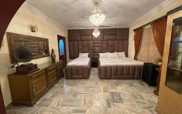 Hotel 12 Oclock