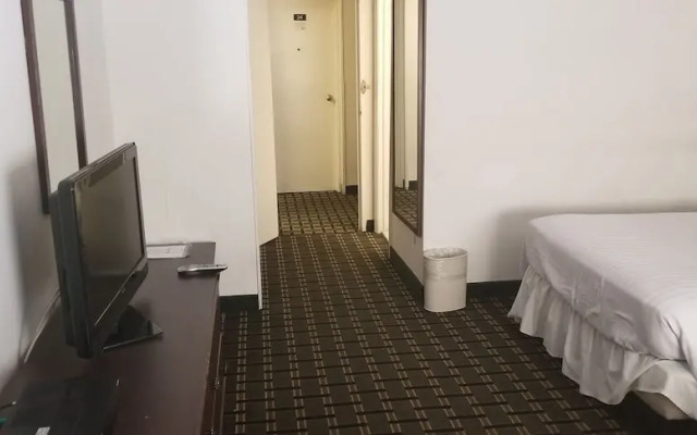 Tomac Motor Inn