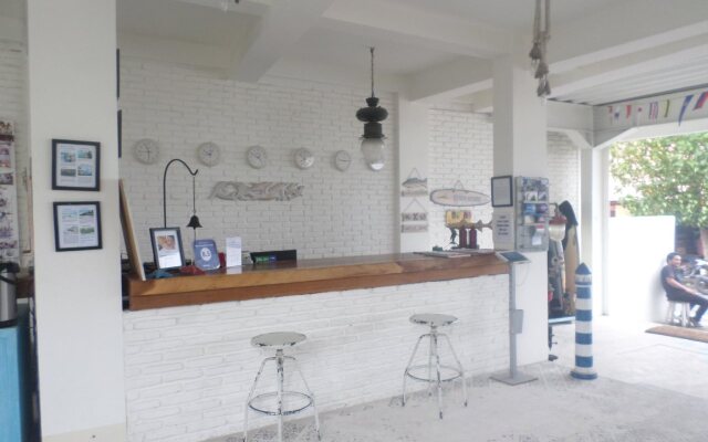 Paras Paros Marina Lodge