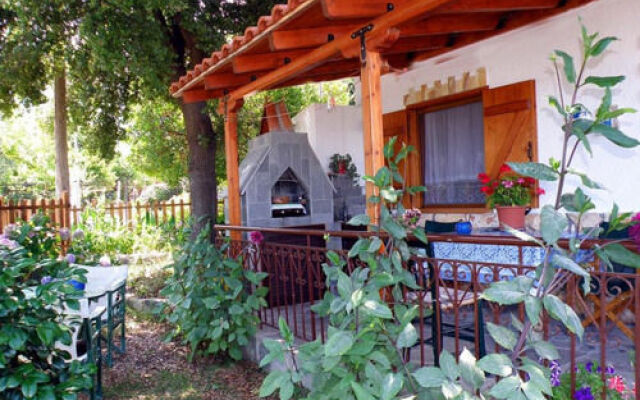 Alekas Studios