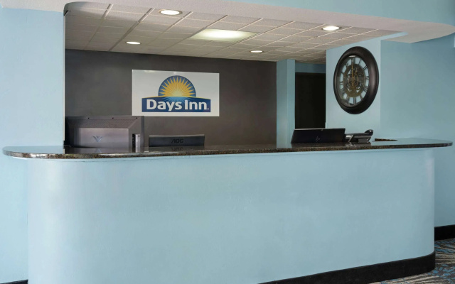 Days Inn by Wyndham Neenah