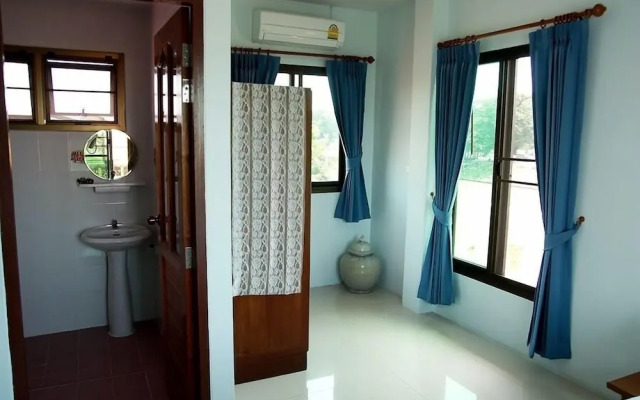 Loy Manee House