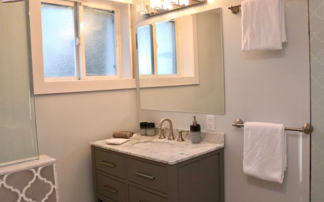 Alberta Alameda Bright Woodsy Private