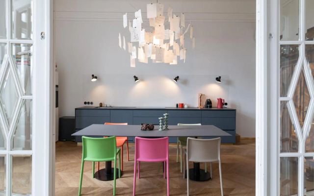 2200SQFT Luxury Apartment in City Center