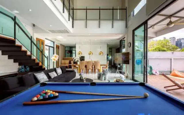 Luxury five-room pool villa