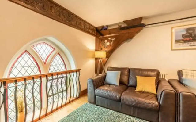 Host Stay The Nave