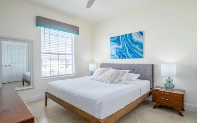 Penthouse Gem 3 Bedroom Condo by Redawning