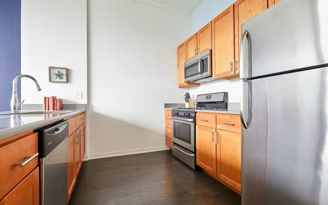 Distinct Lincoln Park Suites by Sonder