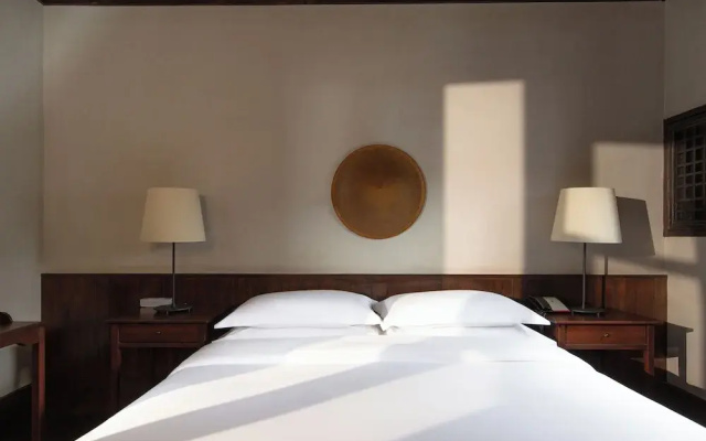 Lijiang Old Town Lanshe Hotel