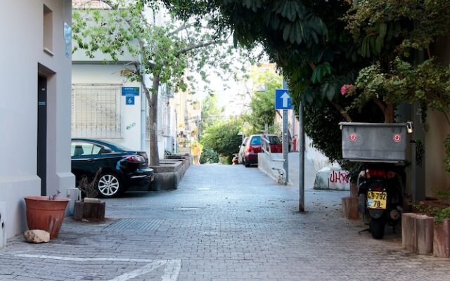 Little Retro House In Kerem Hateimanim