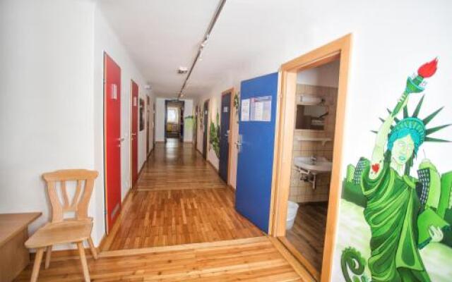 YoHo - International Youth Hostel