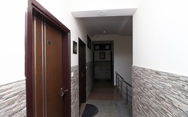 OYO 31120 Hotel Royale India