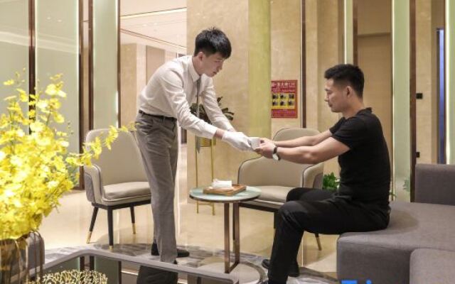 Lavande Hotel Wuhan 2nd Guanggu Road
