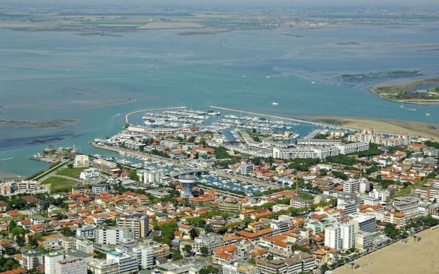 Elegant Villa a few Meters From the Beach