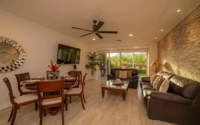 Del Mar 4M - 3 bdr 2 Bath Condo