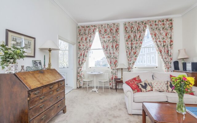 Classic South Kensington Home with Balcony
