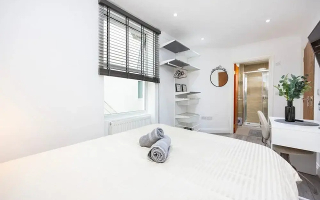 3 Bed 3 Bathroom Flat in Kensington B