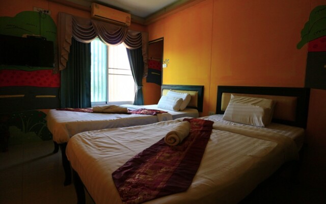 OYO 768 First Station Hotel