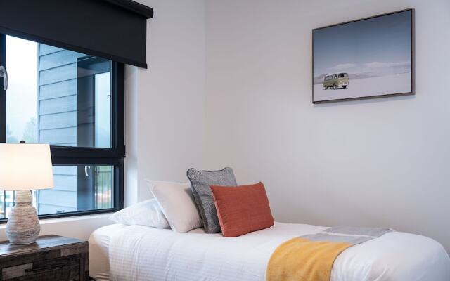 RevelStoked Getaway by Revelstoke Vacation