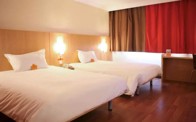 ibis Tianjin Railway Station Hotel